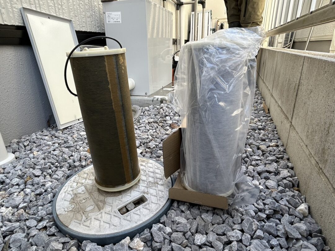 サイエンス社セントラル型浄水器の古いカートリッジ(左)と新品カートリッジ(右)